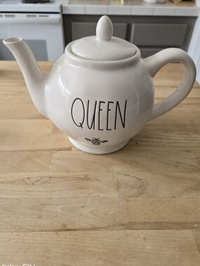 Rae Dunn “Queen Bee” Teapot, Never Used. Ivory - Artisan Collection By MagentaTh
